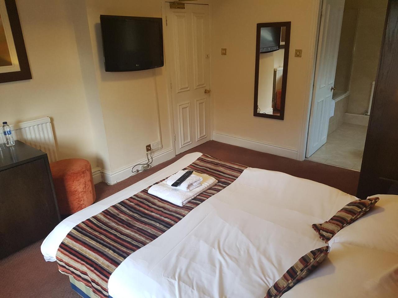 Lion And Swan Hotel Congleton Room photo